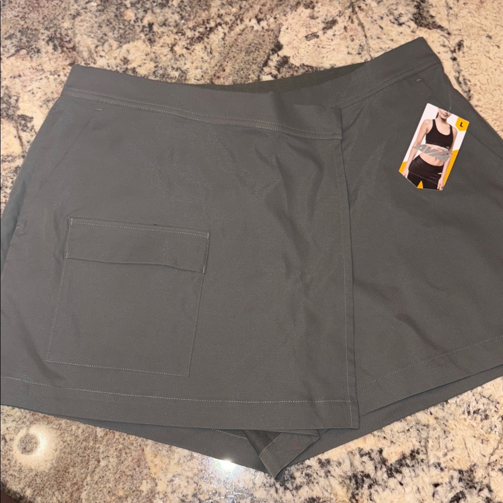 NWT skort